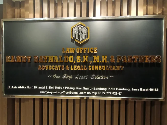 Papan nama Randy Raynaldo, S.H., M.H. & Partners